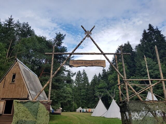 Brána tábořiště